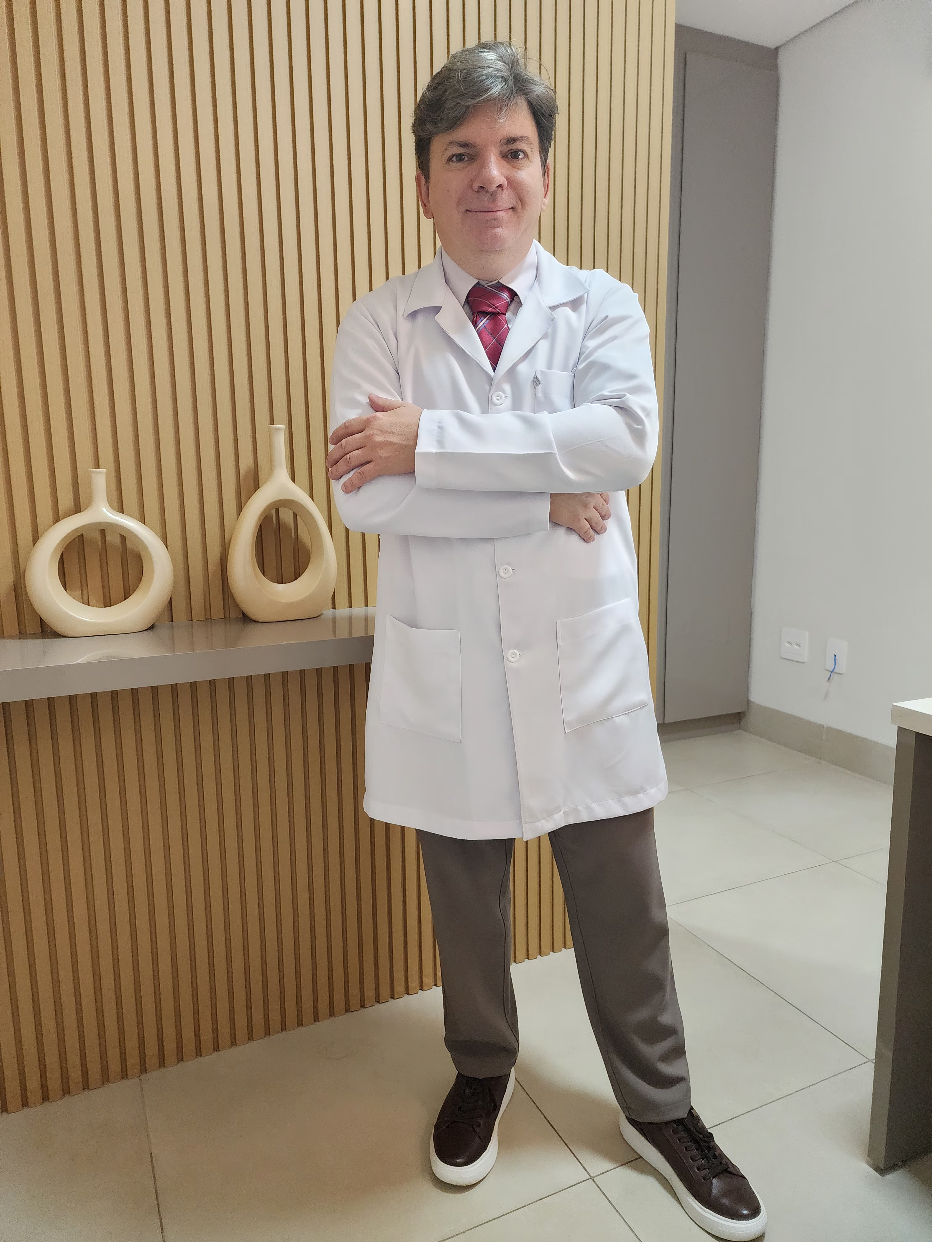 Dr. Luciano Junqueira Guimarães, reumatologista adulto e pediátrico em Brasília e Uberlândia